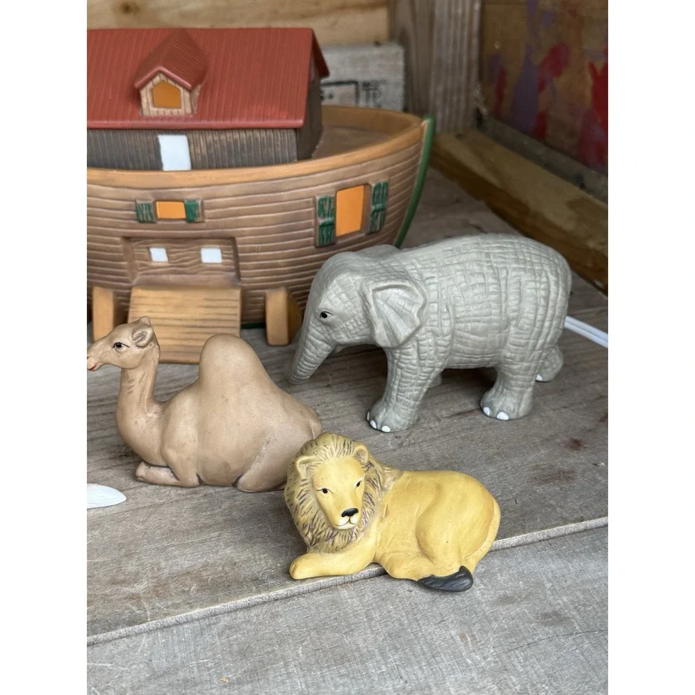 VNTG Caffco Ceramic‎ NINE Piece Noah's Ark Table Lamp Night Light With Animals